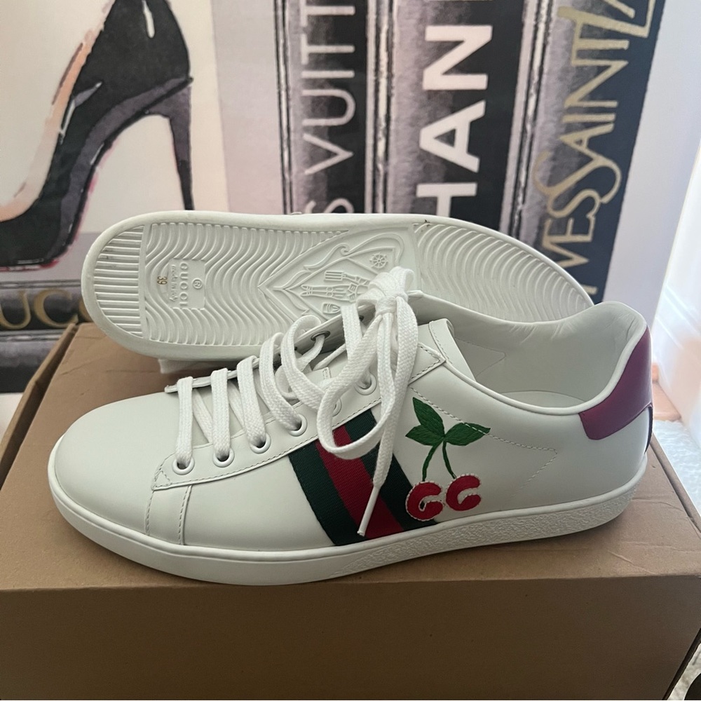Back to school in these Gucci gym shoes never worn , a collectors item , size 9 - Picture 3 of 3